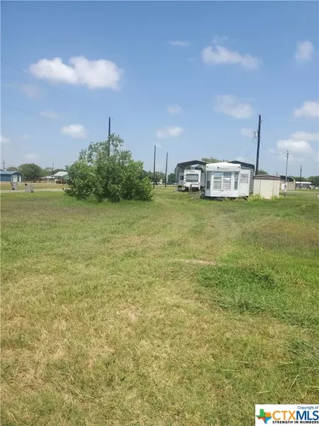 1 Sandhill LN, Seadrift, TX 77983