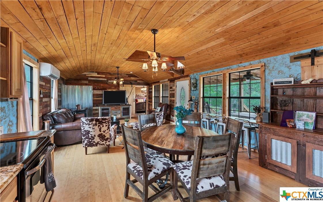 276 Stallion Springs DR, Fischer, TX 78623