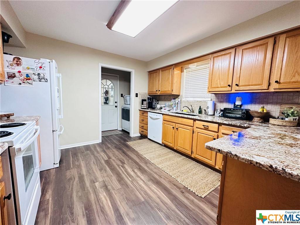 Yoakum, TX 77995,409 Kent ST