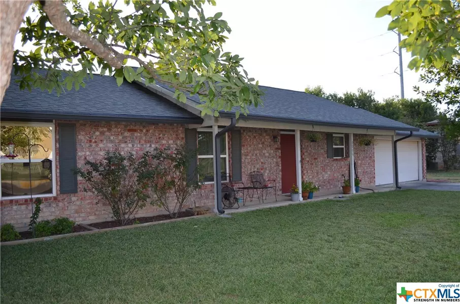 1006 Lamar ST, Seguin, TX 78155