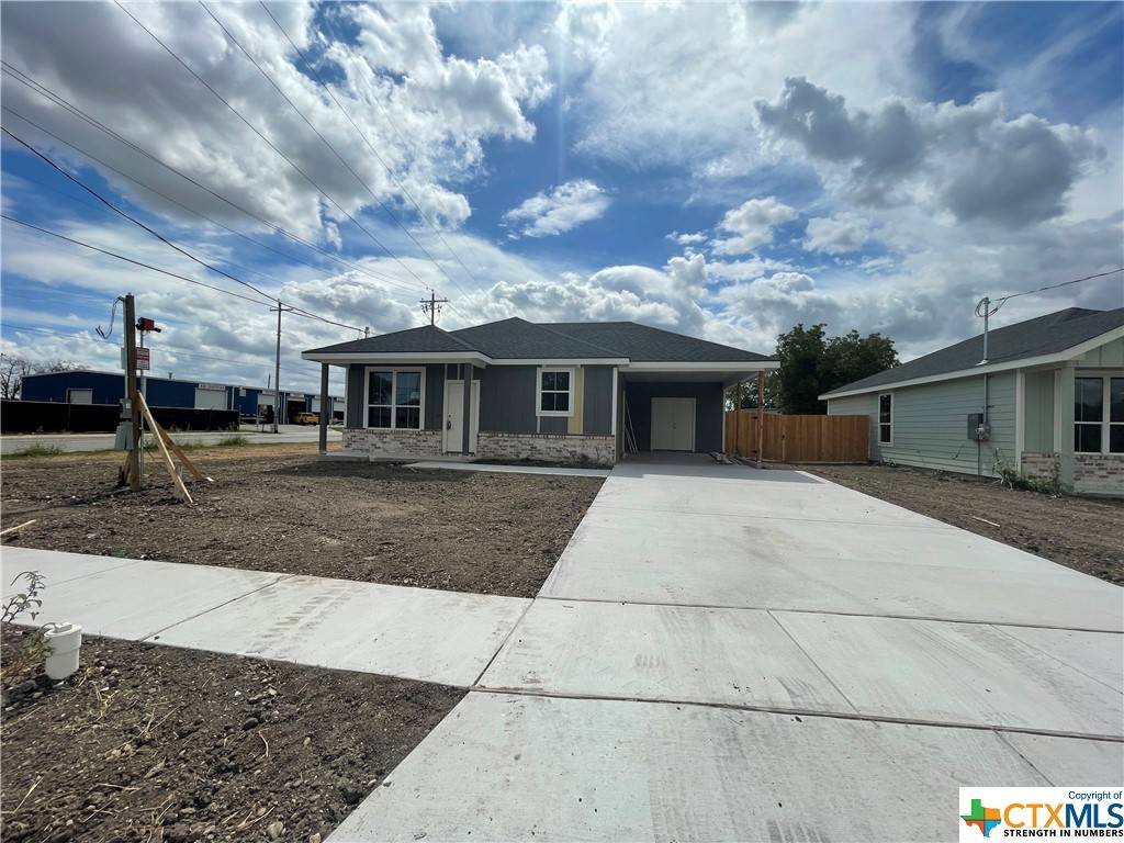 Seguin, TX 78155,1067 Pine ST