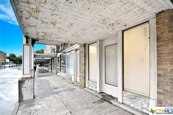 Seguin, TX 78155,109 N River ST