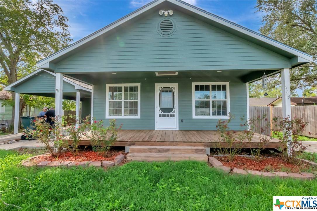 305 Sample ST, Edna, TX 77957