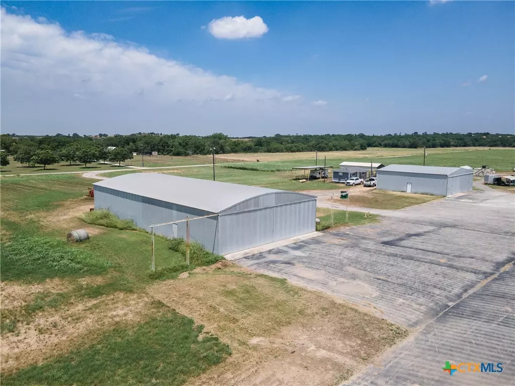 La Vernia, TX 78121,215 Airpark DR