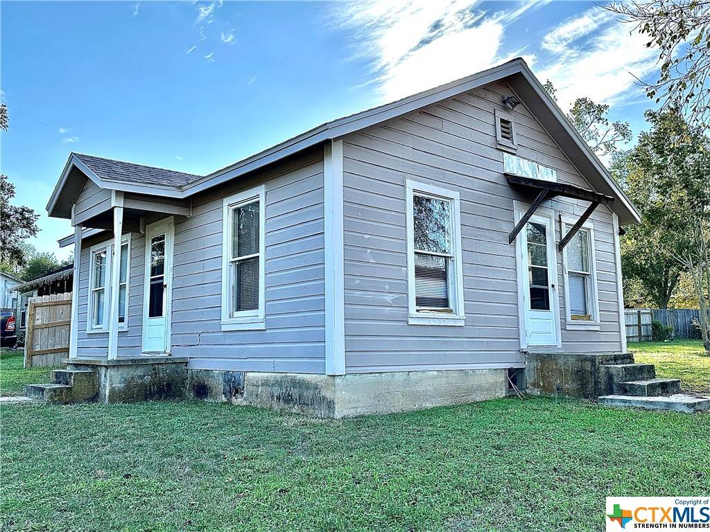 554 N Chilton AVE,  Goliad,  TX 77963