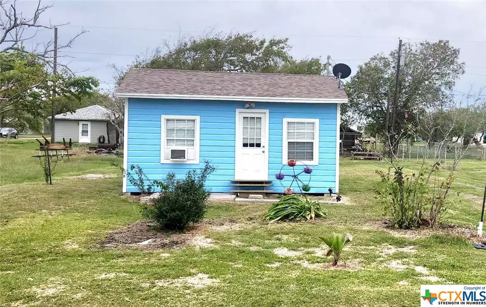 206 Main ST, Austwell, TX 77950