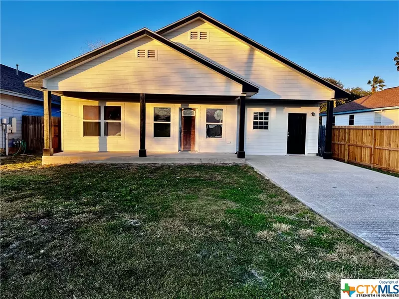 608 Hackberry St, Rockport, TX 78382