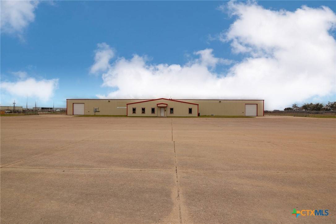 409 Enterprise DR, Victoria, TX 77905