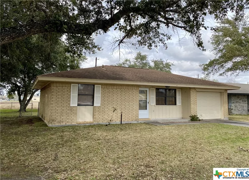 102 Tangerine DR, Port Lavaca, TX 77979