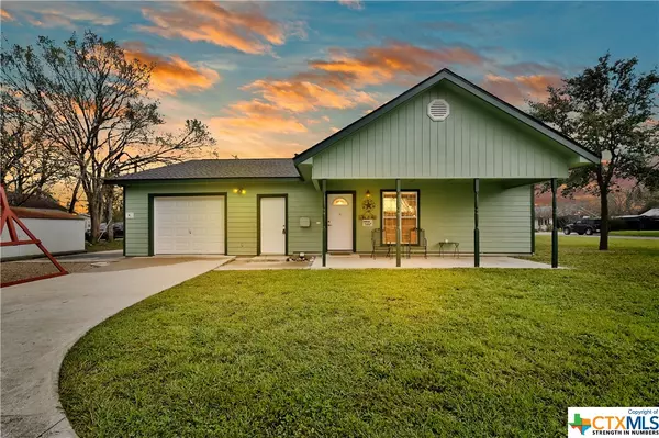 297 Ivy AVE, Luling, TX 78648