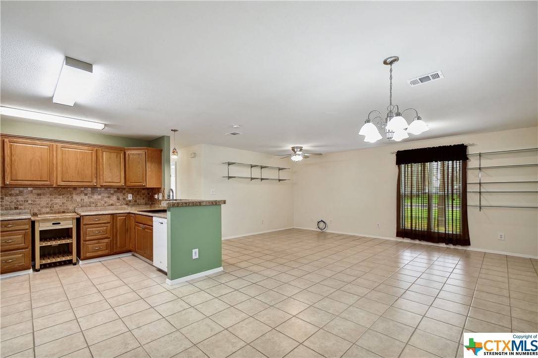 Luling, TX 78648,297 Ivy AVE