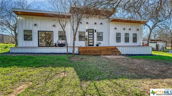 156 County Road 226, Falls City, TX 78113