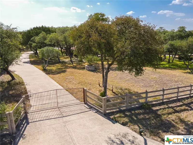 309 N Rolling Oaks LN, San Antonio, TX 78253