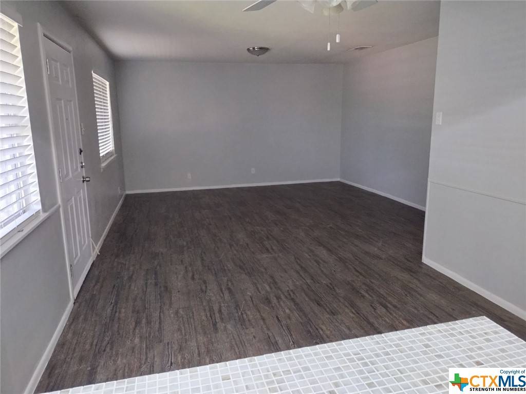 1120 N King ST #209, Seguin, TX 78155