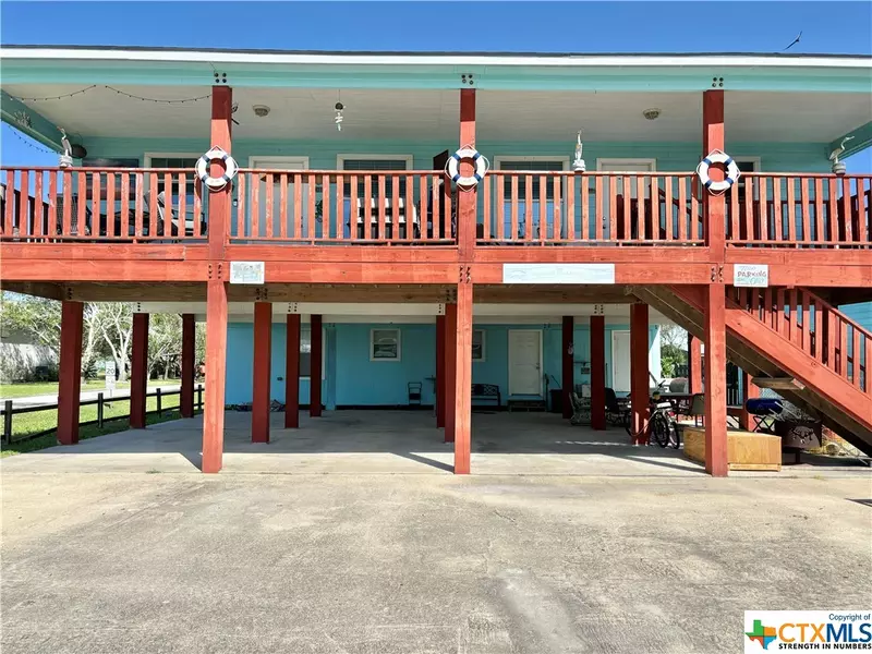 512 W Adams ST, Port O'connor, TX 77982