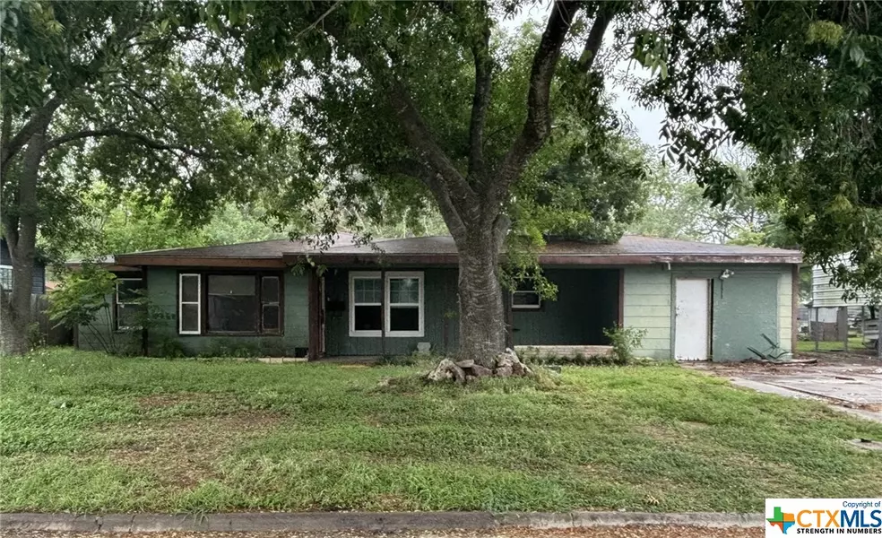 1516 Holloman DR, Port Lavaca, TX 77979