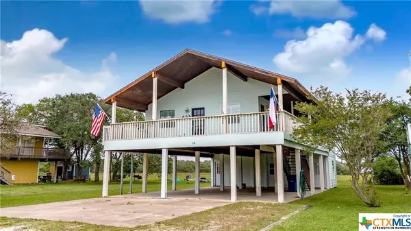 68 Bay ST, Port O'connor, TX 77982