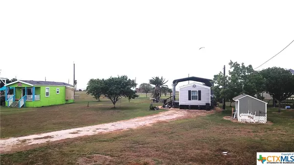 61 N Quailrun AVE, Port Lavaca, TX 77979