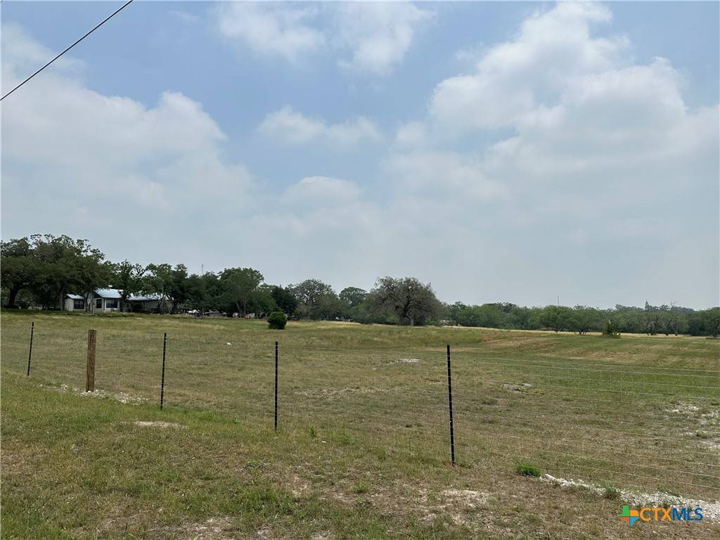 725 Post Oak RD, Goliad, TX 77963