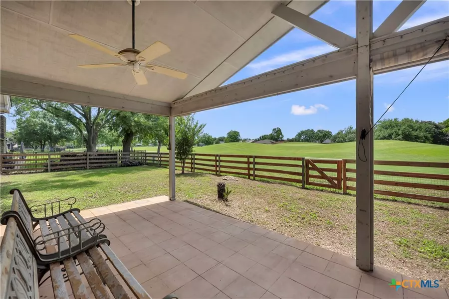 106 Meadowlakes DR, Meadowlakes, TX 78654