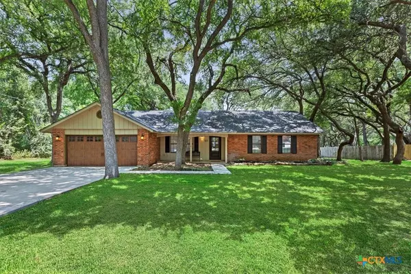 105 Red Oak,  Seguin,  TX 78155