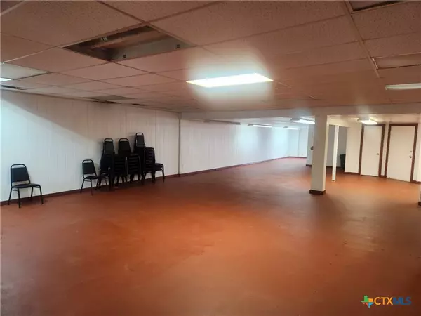 Yoakum, TX 77995,201 Morris ST