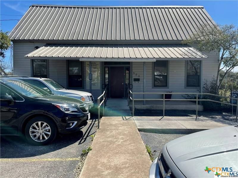 523 E Donegan ST, Seguin, TX 78155