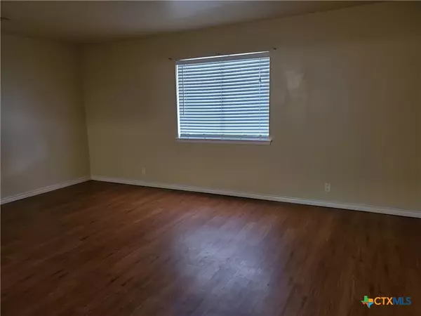 Seguin, TX 78155,1120 N King ST ST #206