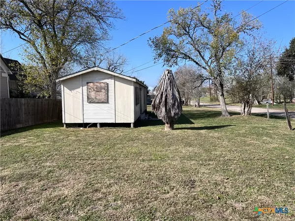 Yoakum, TX 77995,702 Migl ST