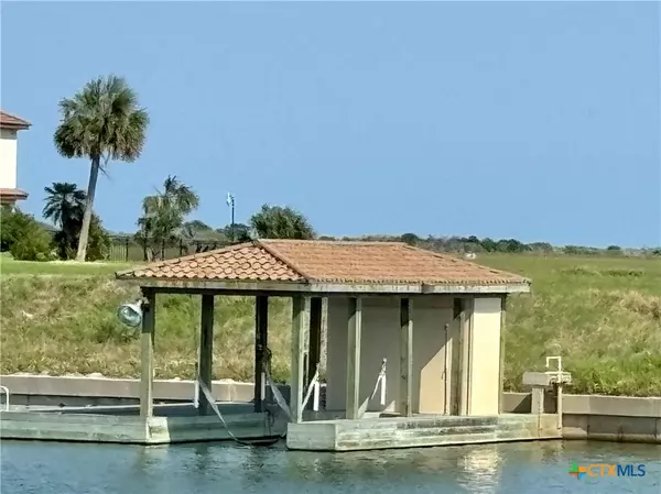 161 Venice CT, Port O'connor, TX 77982