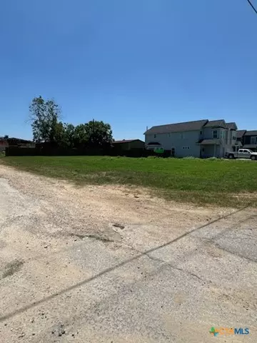 Luling, TX 78648,1016 E Fannin ST