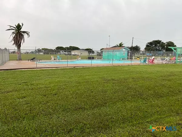 000 Calumet DR, Palacios, TX 77465