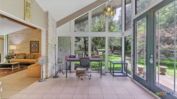 Seguin, TX 78155,414 Hermitage ST