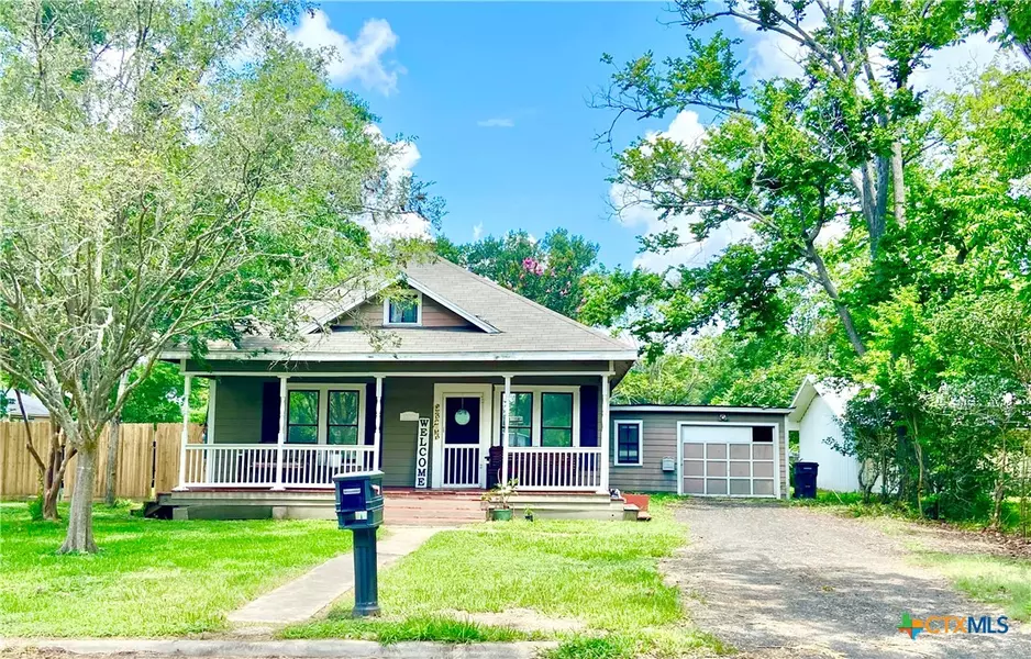 208 W Simons ST, Edna, TX 77957