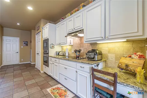 Mcqueeney, TX 78123,217 Meadowlark LN
