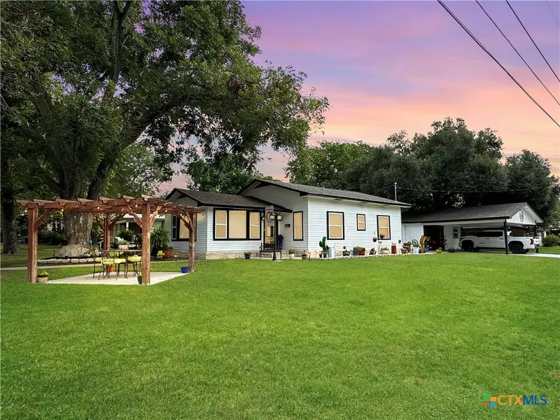 104 N Bright ST, Gonzales, TX 78629