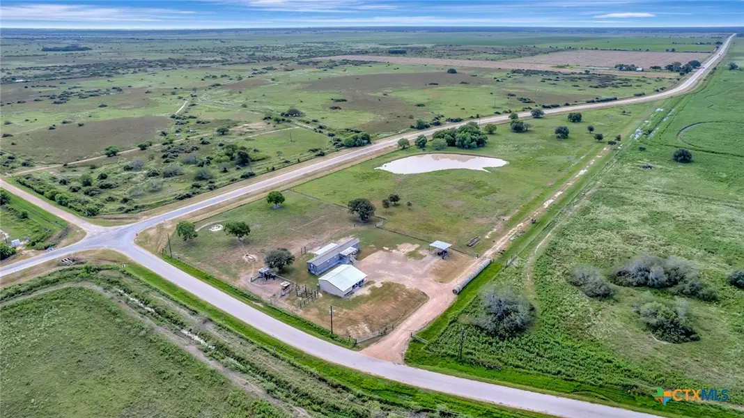 12561 Salem RD, Inez, TX 77968