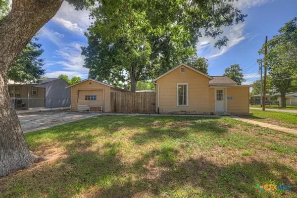 Seguin, TX 78155,505 N Heideke ST
