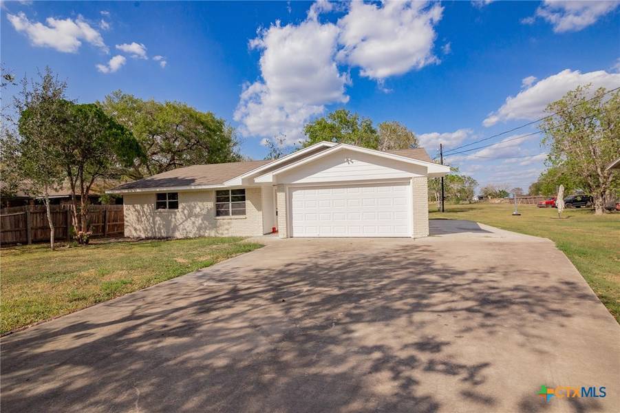 4810 Lone Tree RD, Victoria, TX 77901