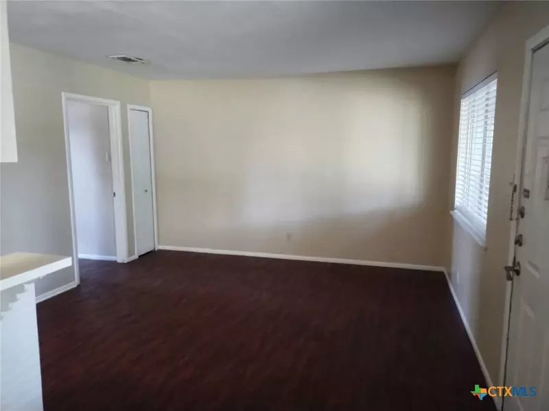 1120 N King ST #202, Seguin, TX 78155