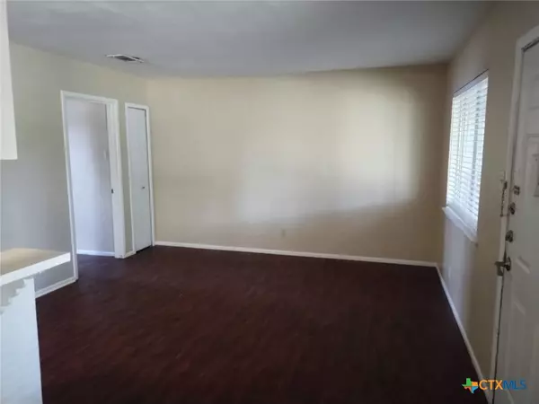 1120 N King ST #202, Seguin, TX 78155