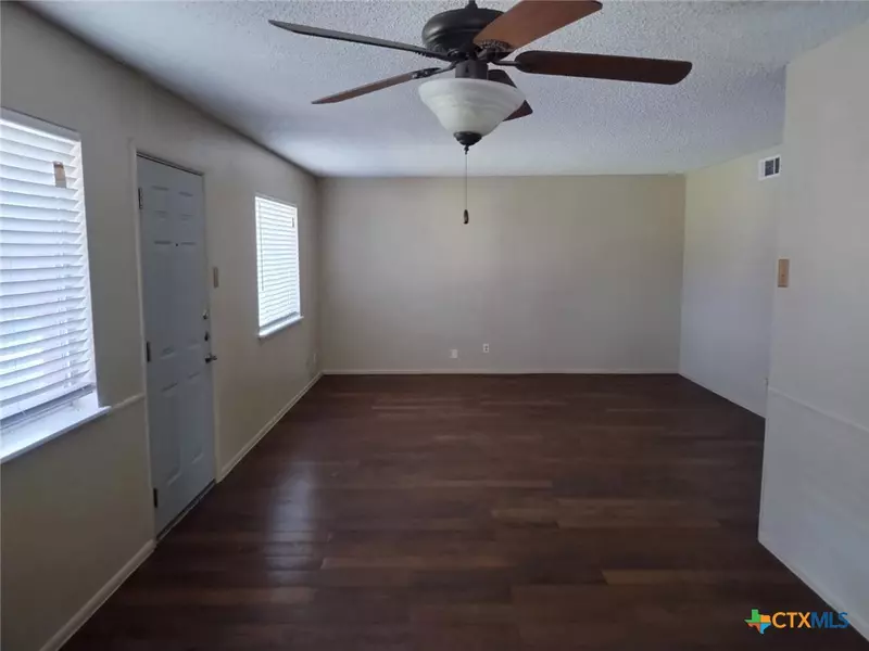 1120 N King ST #110, Seguin, TX 78155