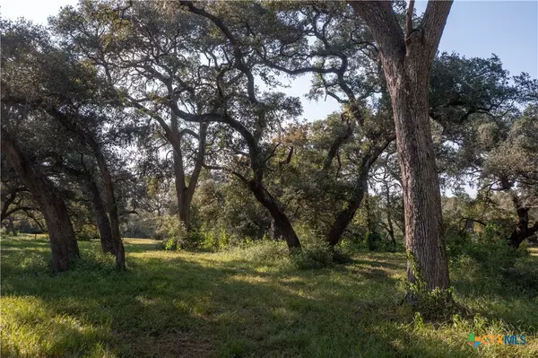 Edna, TX 77957,5528 County Road 284