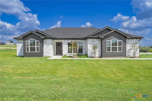 213 Hillside LN, Lampasas, TX 76550