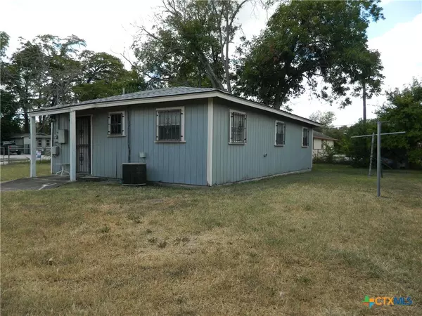 Seguin, TX 78155,412 E Walnut ST