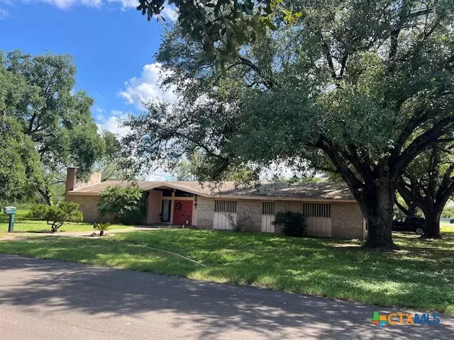 421 W Hise ST, Falfurrias, TX 78355