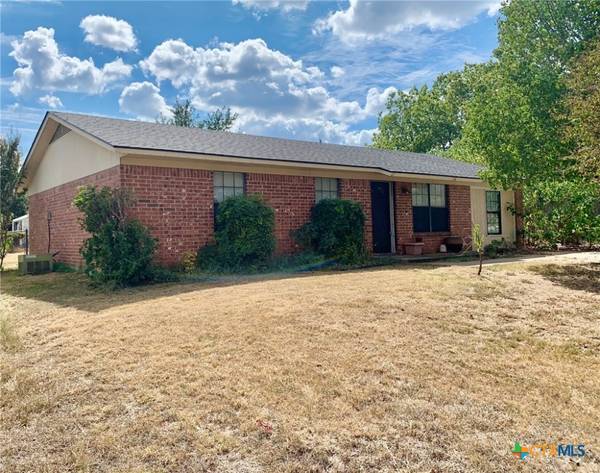 112 Willow LN, Gatesville, TX 76528