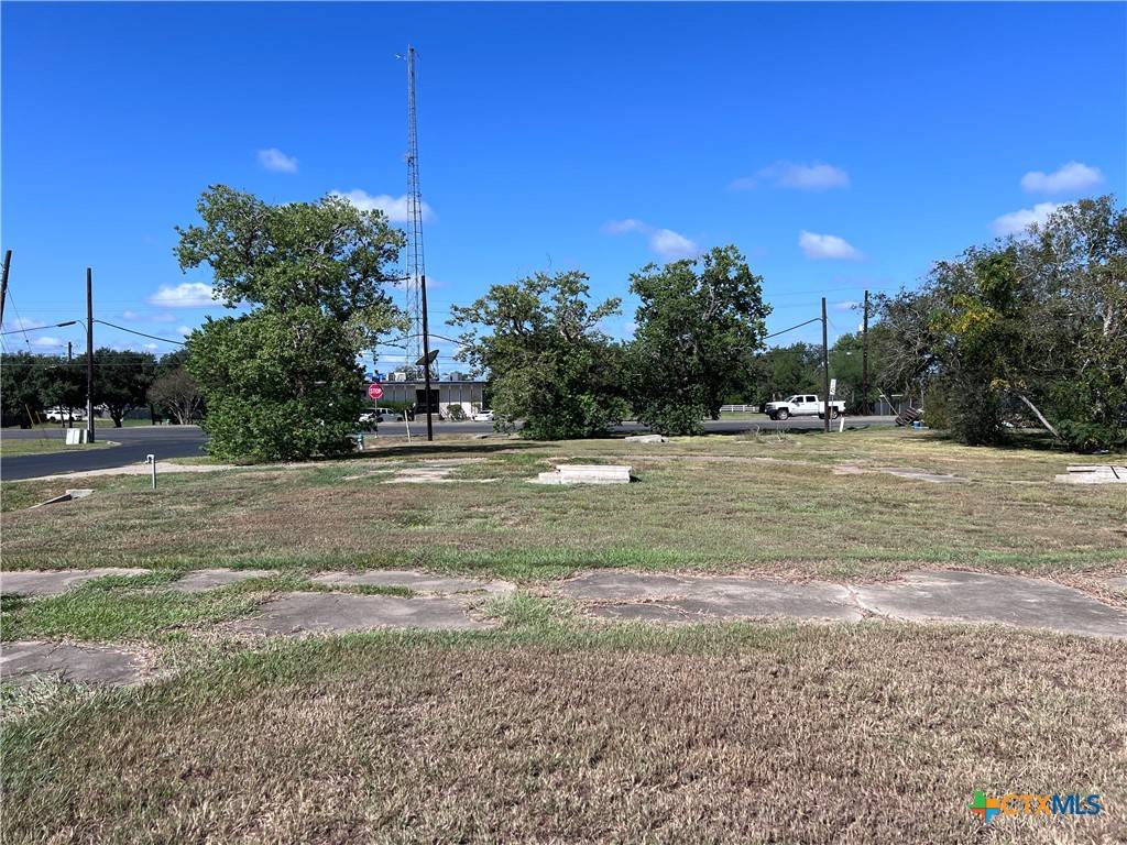 Victoria, TX 77901,3702 N Main ST
