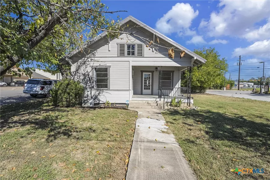 107 W 1st ST, Lampasas, TX 76550