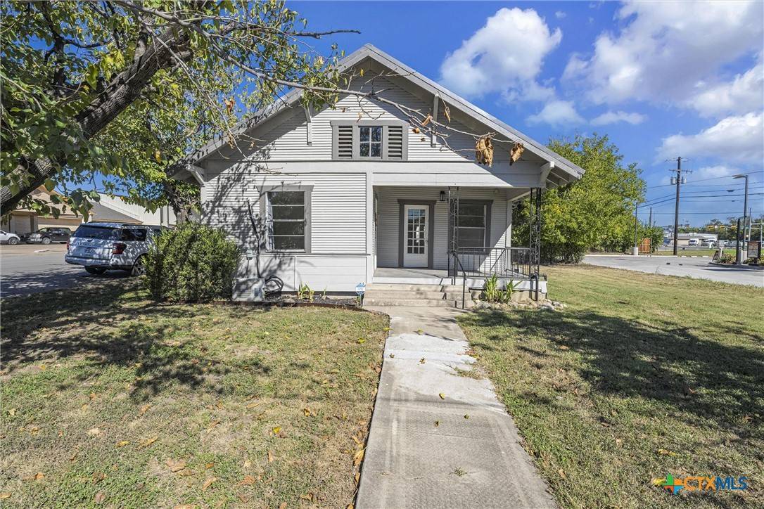 107 W 1st ST, Lampasas, TX 76550